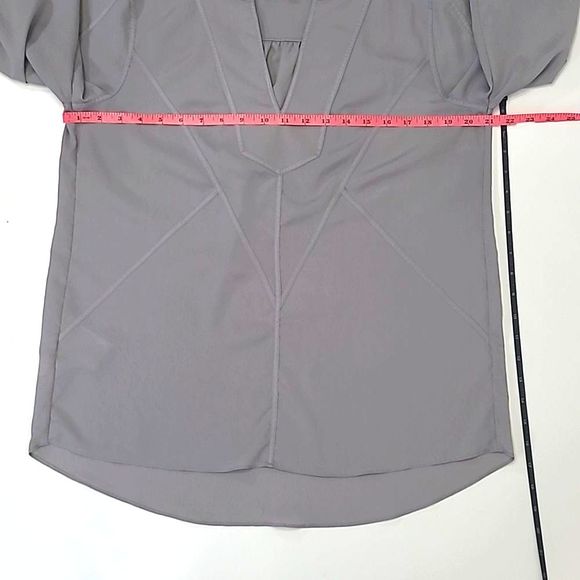 BCBGMaxAzria Flowy Blouse V-Neck Pullover Tunic Top Roll-Tab Quarter Long Sleeve - Picture 9 of 16